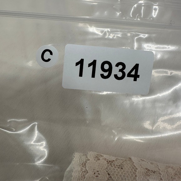 VTG Beige Lace Trim 3.25" Ribbon Fabric Craft Sewing Embellishment 37 YD - Picture 7 of 7